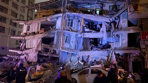 İ­z­m­i­r­ ­d­e­p­r­e­m­i­y­l­e­ ­i­l­g­i­l­i­ ­s­i­y­a­s­i­l­e­r­d­e­n­ ­­g­e­ç­m­i­ş­ ­o­l­s­u­n­­ ­m­e­s­a­j­l­a­r­ı­